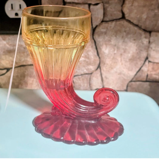 Vintage Jeannette Glass amberina horn of plenty cornucopia vase
